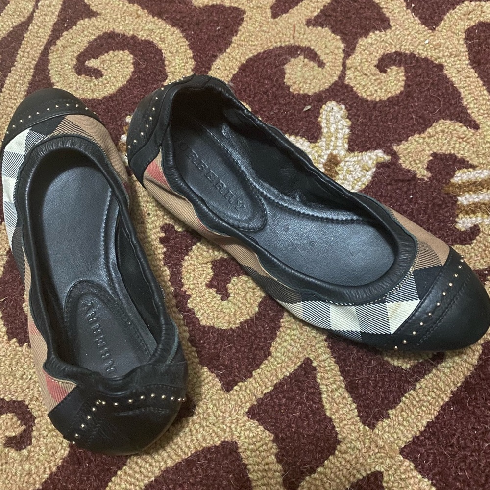 Burberry authentic flats size 6